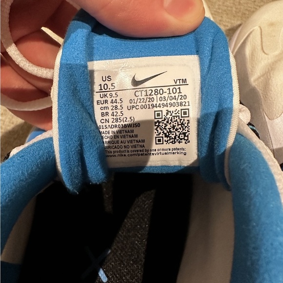 Nike Air 270 React White and Blue - Picture 6 of 8